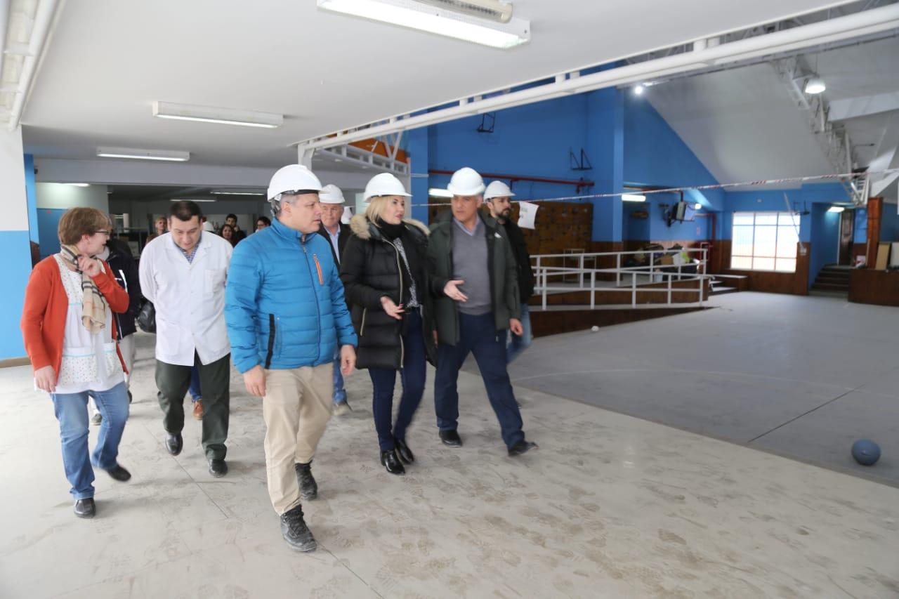 La Gobernadora RecorriÓ La Obra De ReconstrucciÓn De Las Escuelas N° 20 Y N°26 De RÍo Grande