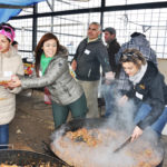 Vecinos Cocinaron Para Más De 500 Invitados