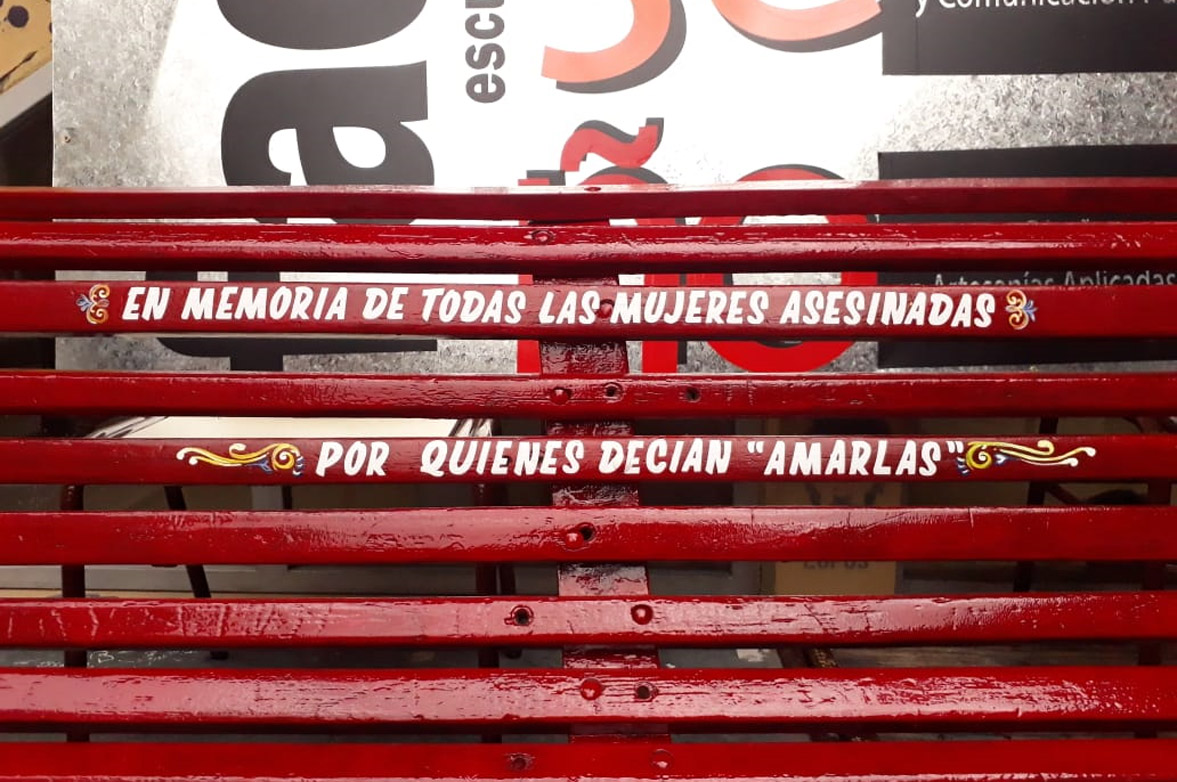 Colocan Banco Rojo En Escuela Tecnica Como Simbolo De Prevencion Contra La Violencia A Las Mujeres