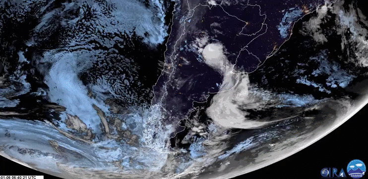 086e8253 El Humo De Los Incendios De Australia Llegó Nuevamente A Argentina. Es Transportado Por Lo