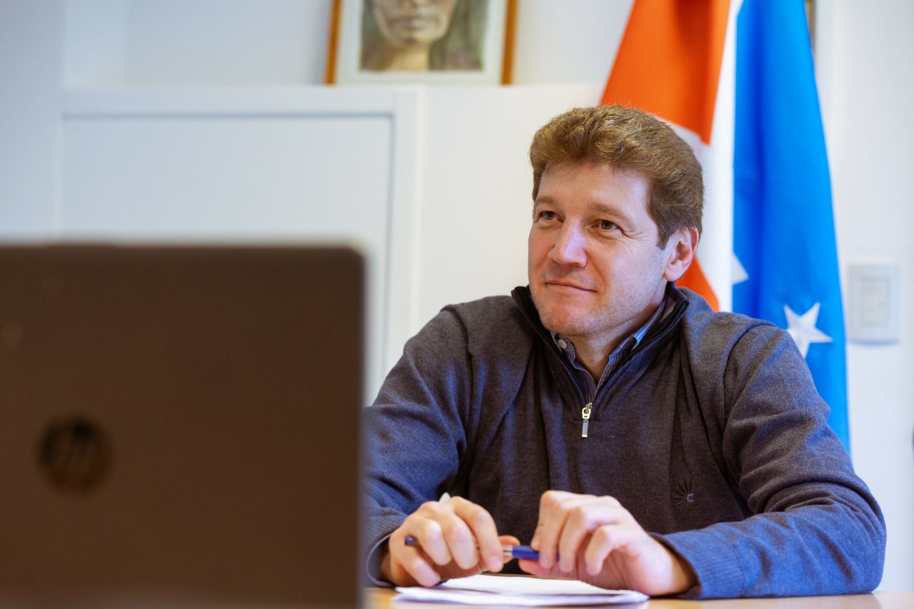 Melella En Coferencia