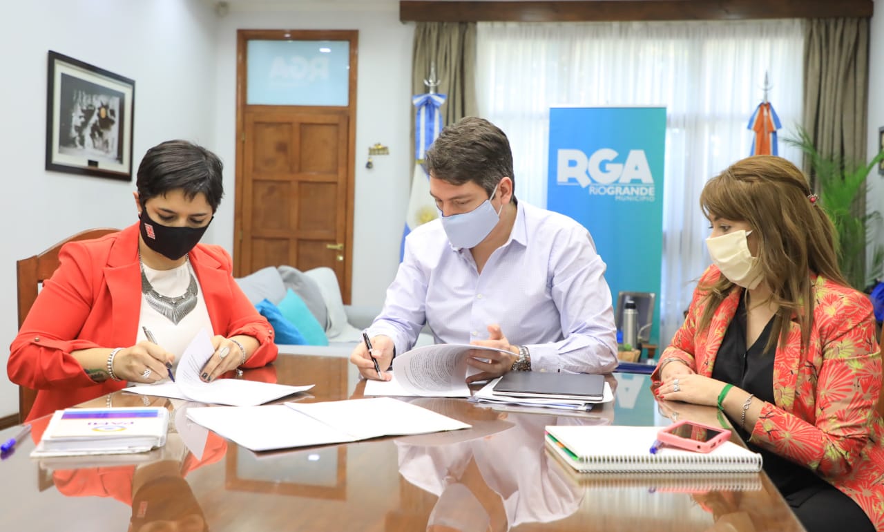 9ecfa7aa Db32 4c9e 8e8b 3d223abc1ea1