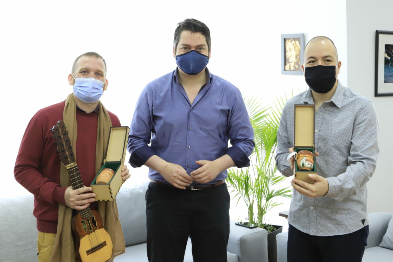 4346e693 E215 485c 815c F5946731b866