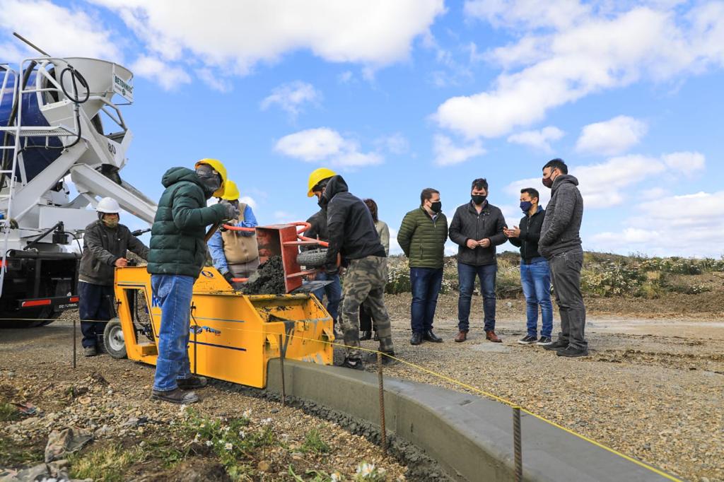 Photo4933695483889690829