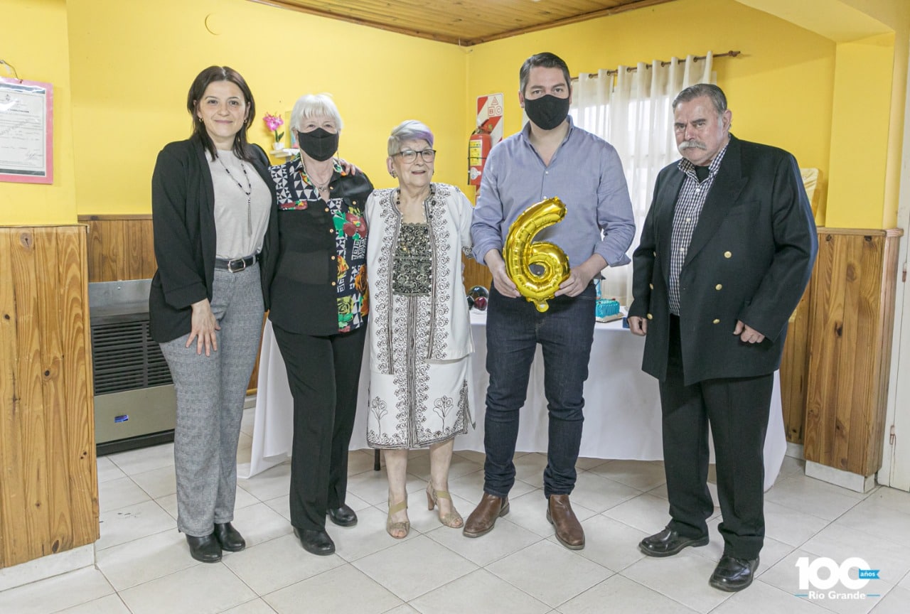 photo5057562671418813010