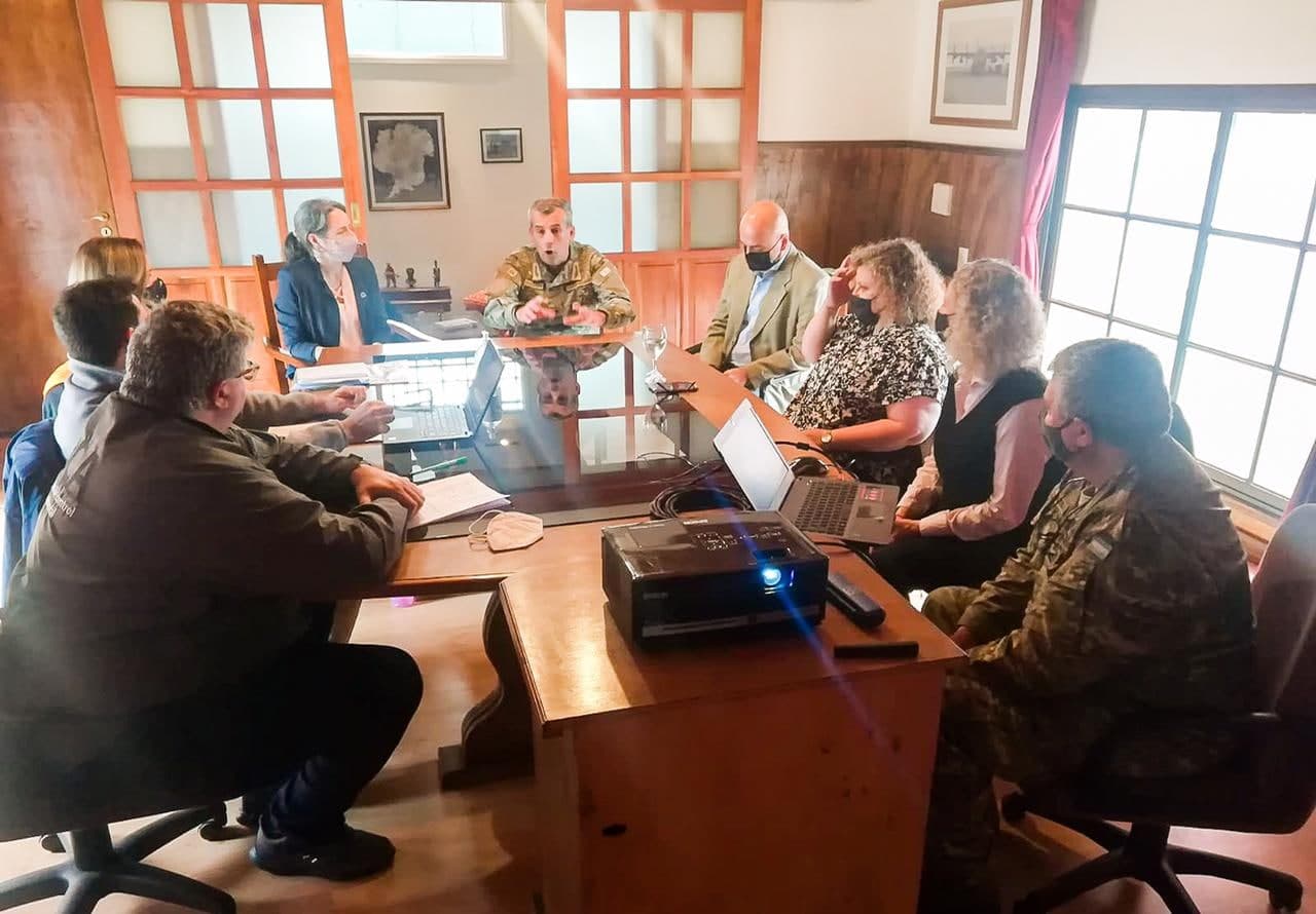 encuentro entre autoridades de la provincia nacion y del comando antartico para gestionar la disposicion de los residuos de la antartida