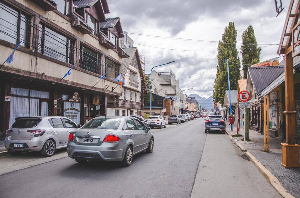 photo5120807533731228219