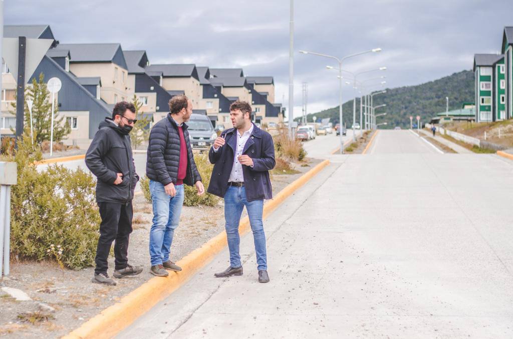 photo5156643173185988998