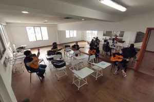 Ushuaia / Comenzó el taller de guitarra dictado por la municipalidad