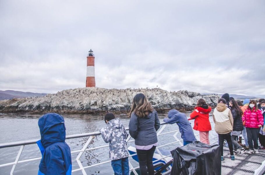 comenzo el programa de turismo social 2022 con una excursion por el canal beagle 910x603