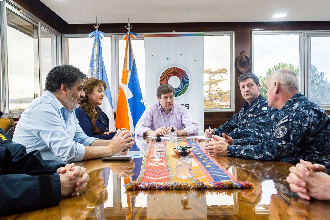El gobernador rubricó un acta de cooperación mútua con la Armada Argentina