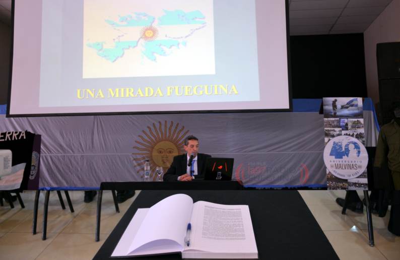 charla malvinas portada