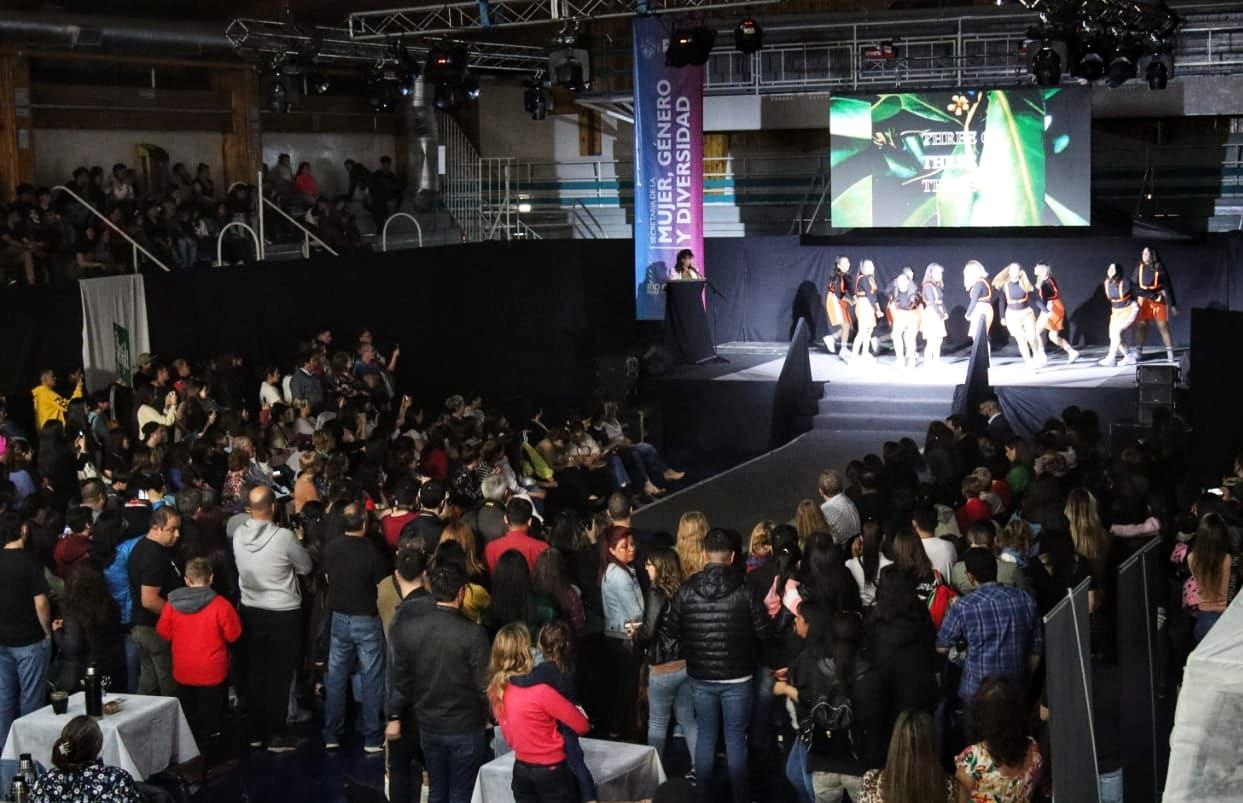 photo5136541132807842341