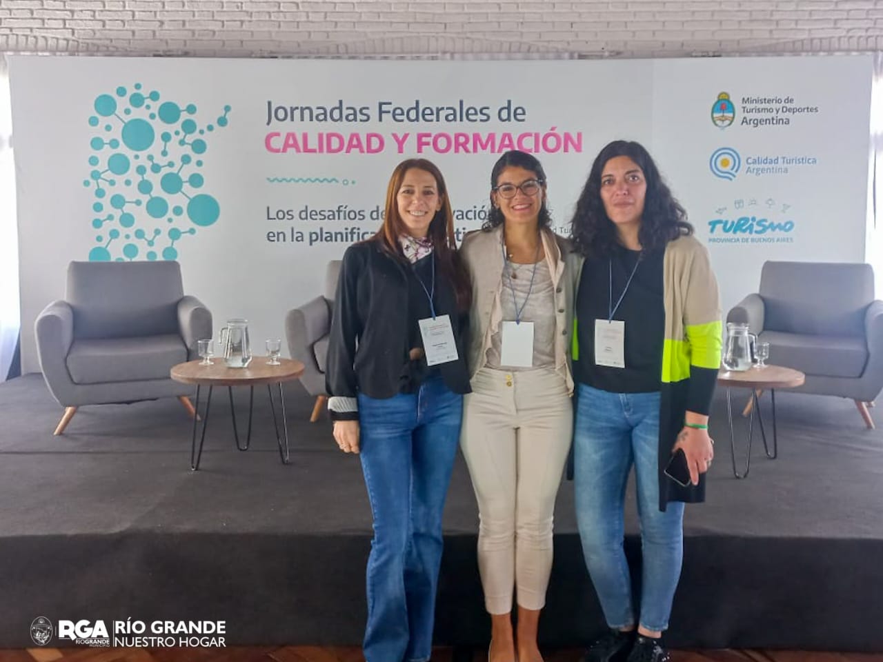 photo5143243588187040311