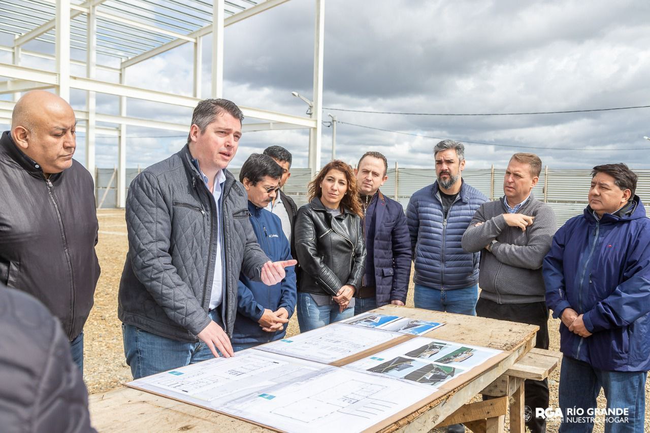 photo5157066326248893129