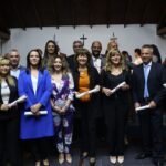 entrega diplomas legisladores