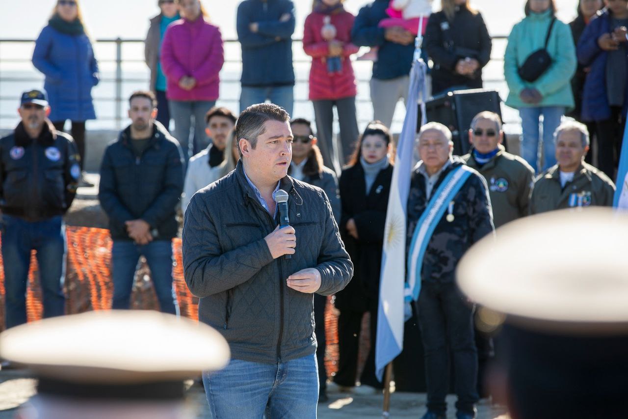 martín perez inauguración carpa malvinas 24