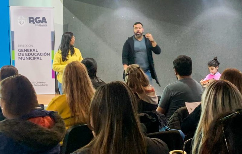 taller construyendo una educación universal