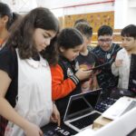 entrega notebooks escuela 20 y club frías