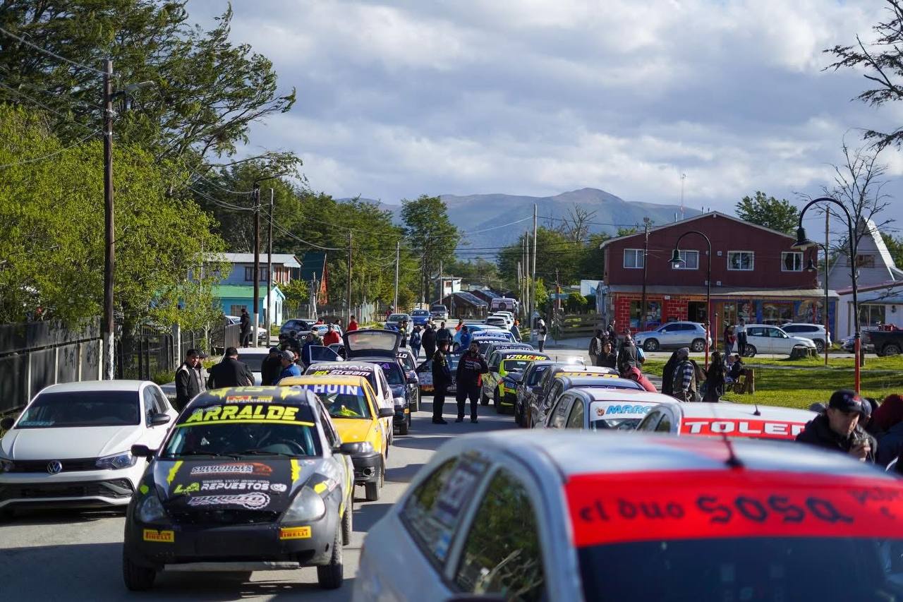 Se dio inicio a la última fecha del Rally con una vibrante jornada en la Plaza Cívica de Tolhuin