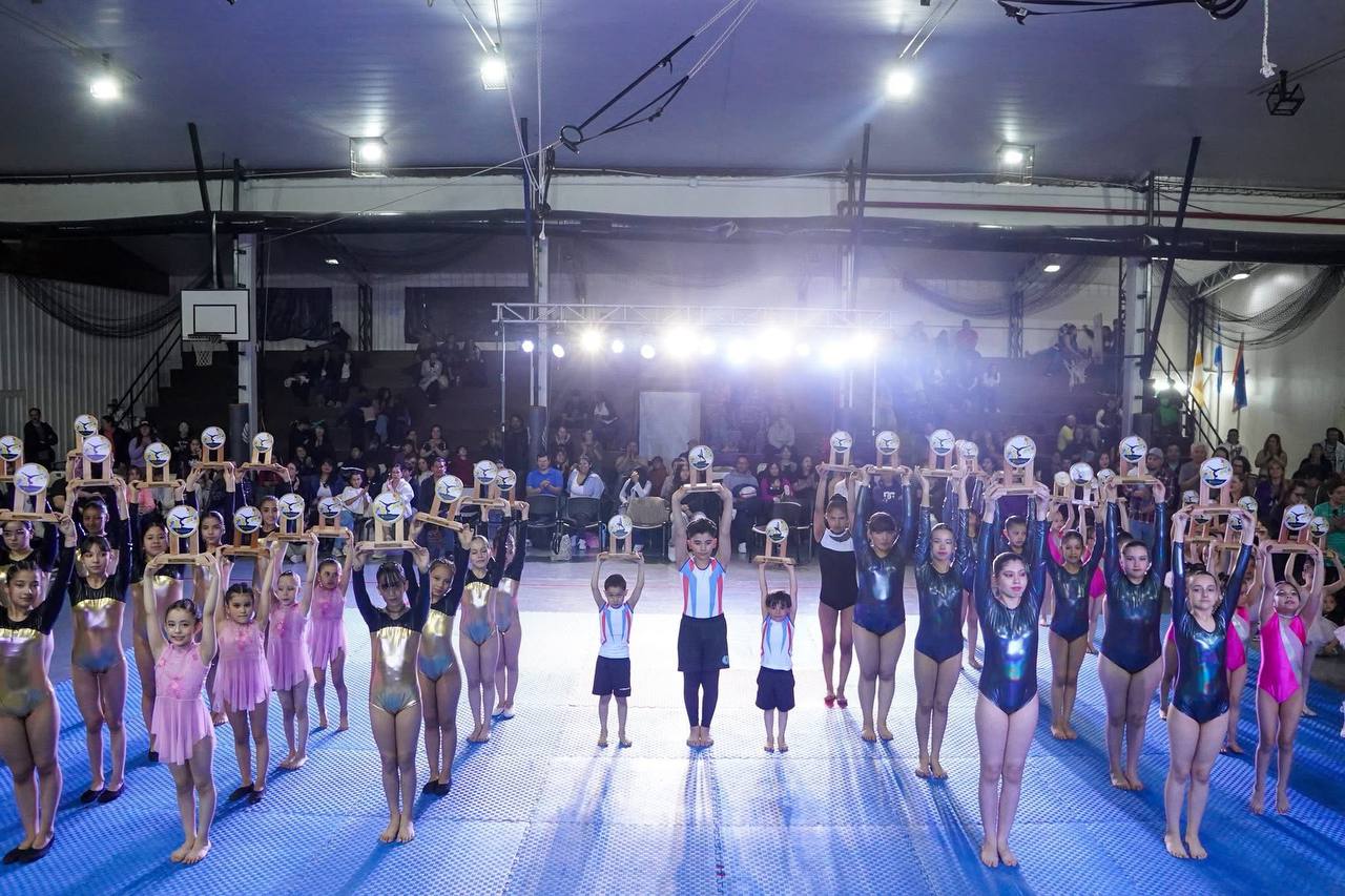 Se celebró el cierre anual de la Escuela Municipal de Gimnasia Artística de Tolhuin