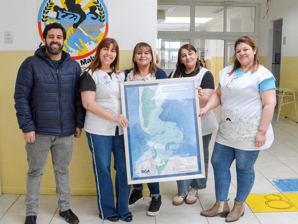 El Municipio afianza la soberanía educativa y difunde el mapa bicontinental en todas las escuelas públicas de Río Grande