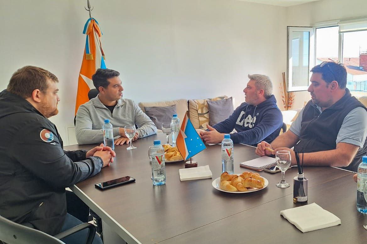 Gobierno provincial y A.PI.TU.R articulan trabajo conjunto para potenciar el automovilismo fueguino