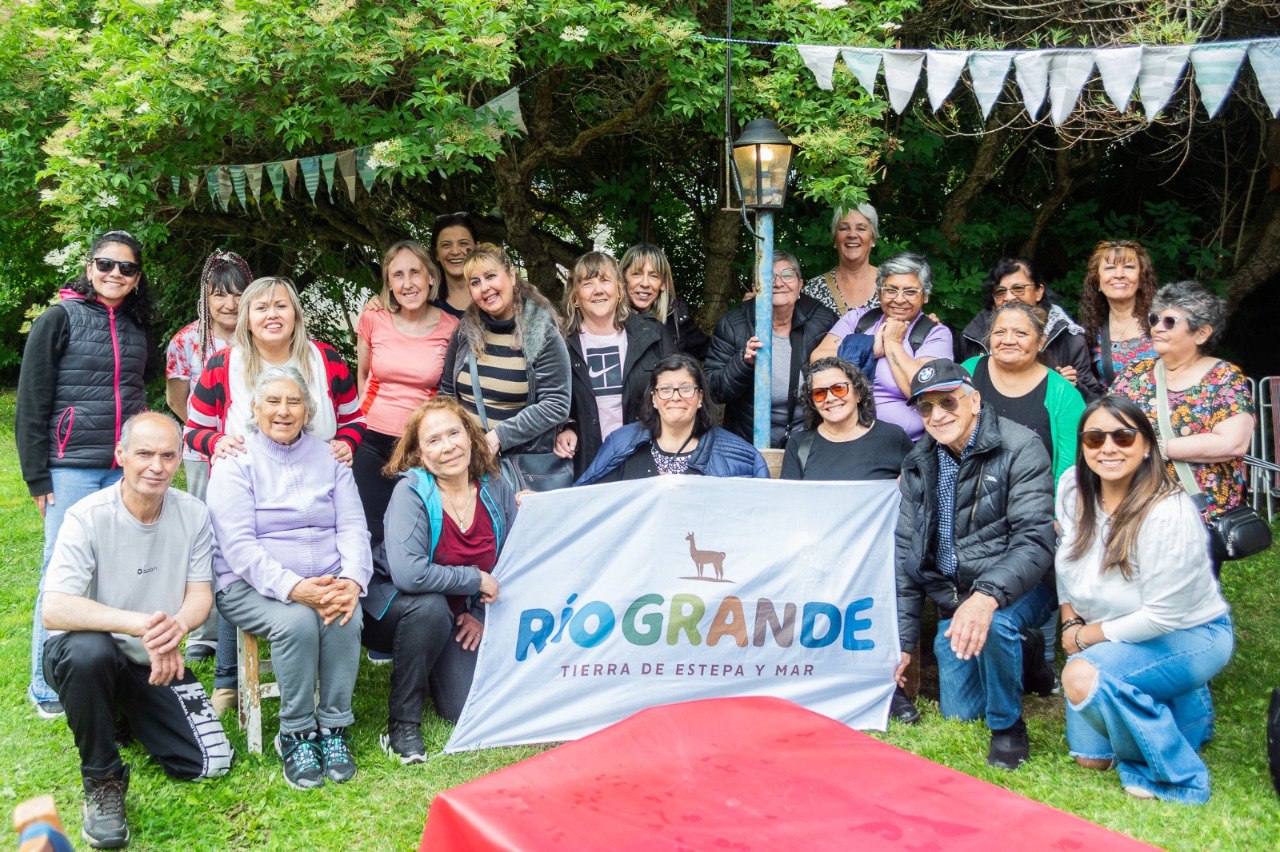 Adultos mayores realizaron una salida turística a la Casa de Pioneros