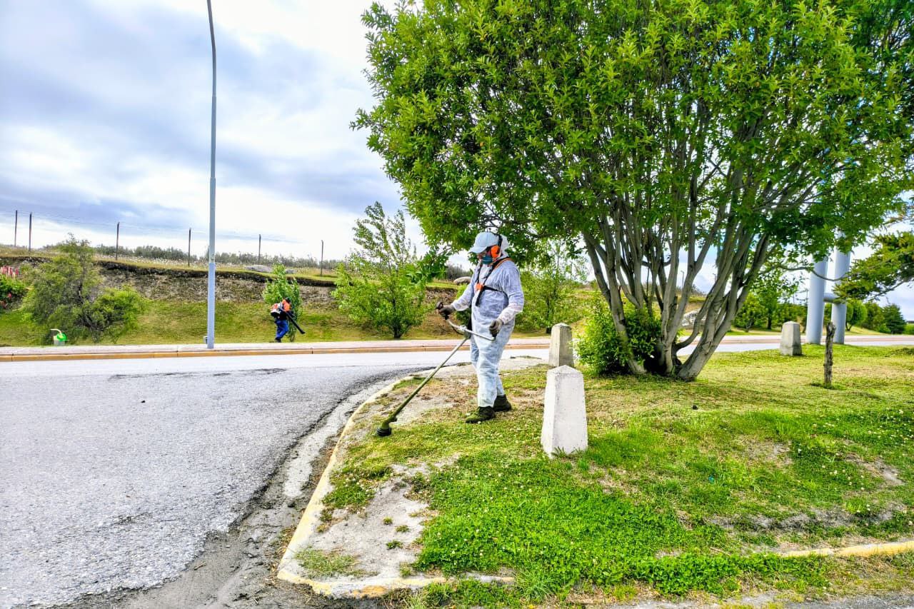 El Municipio de Ushuaia realiza tareas de mantenimiento en espacios recreativos