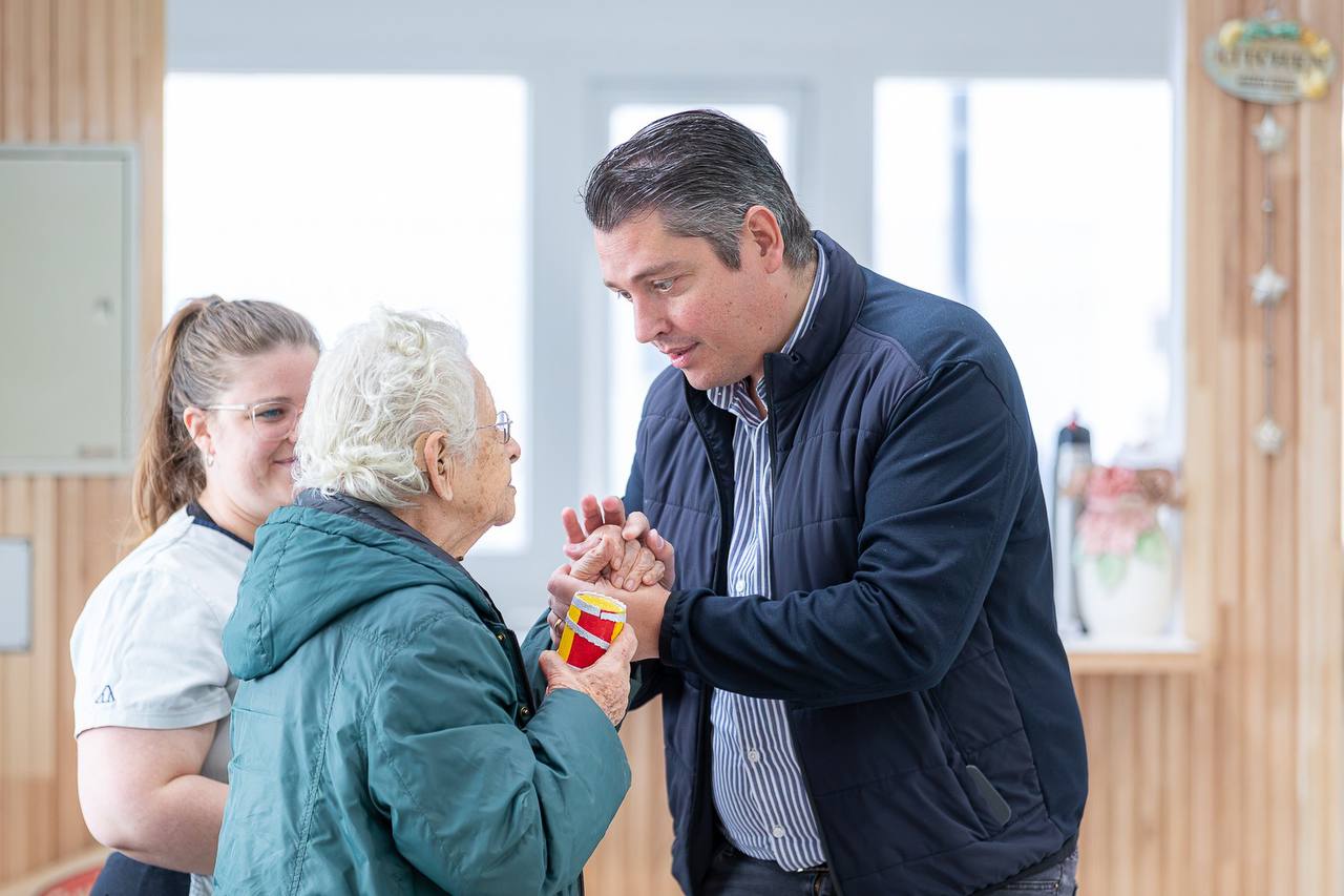 El intendente Martín Perez compartió una jornada con adultas y adultos mayores