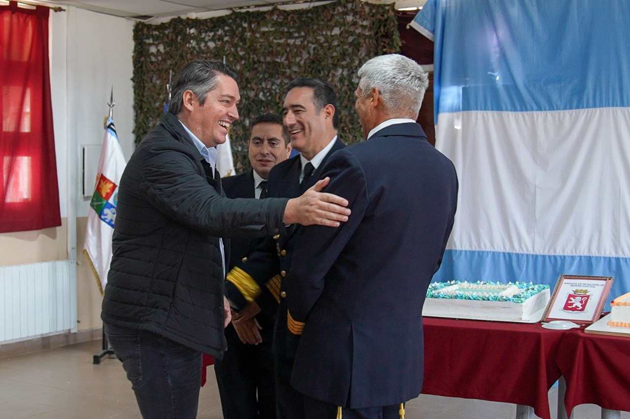 El intendente acompañó el cambio de mando de la Brigada de Infantería de Marina Austral en Río Grande