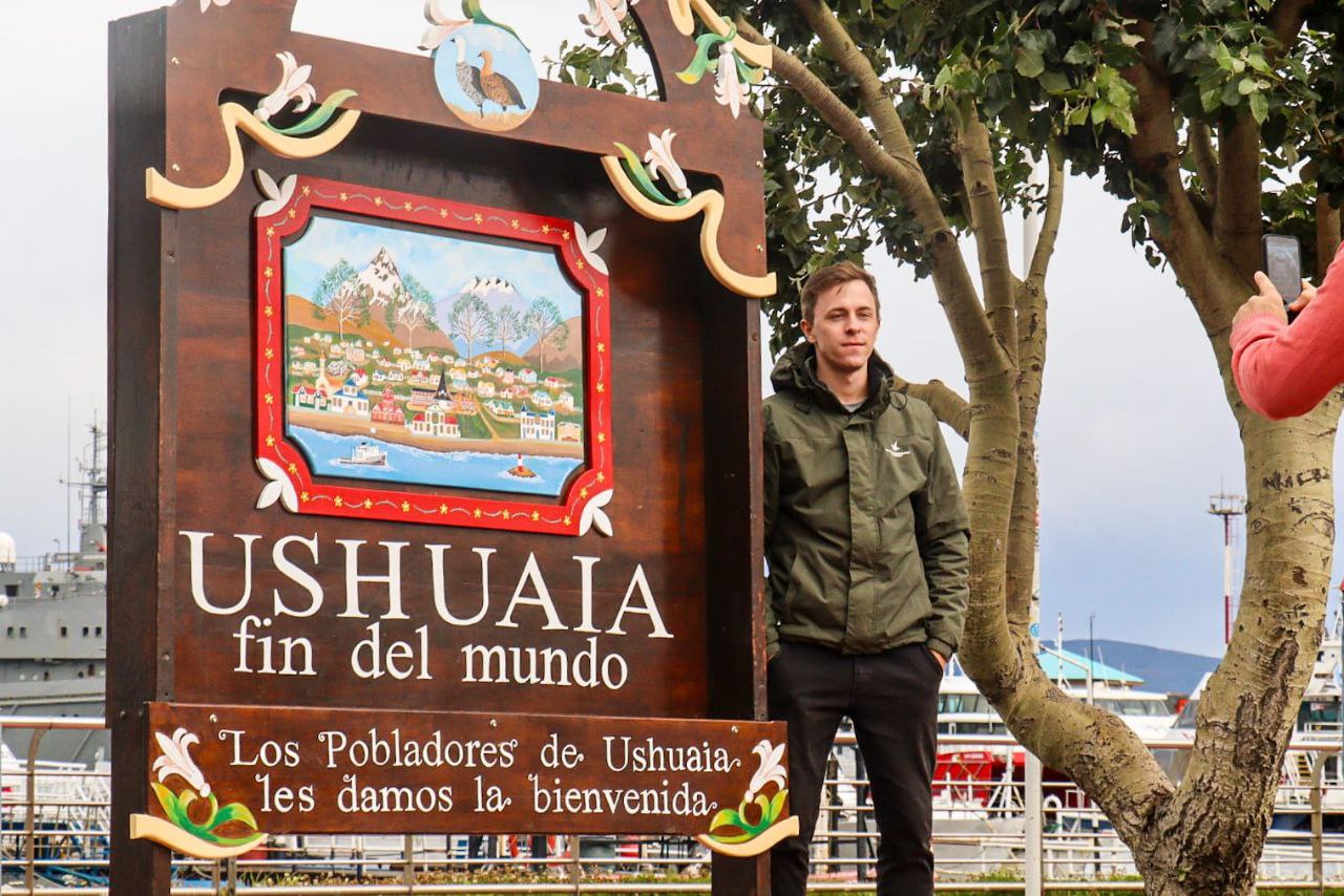 La municipalidad de Ushuaia llevó adelante la puesta en valor del cartel «Ushuaia fin del mundo»