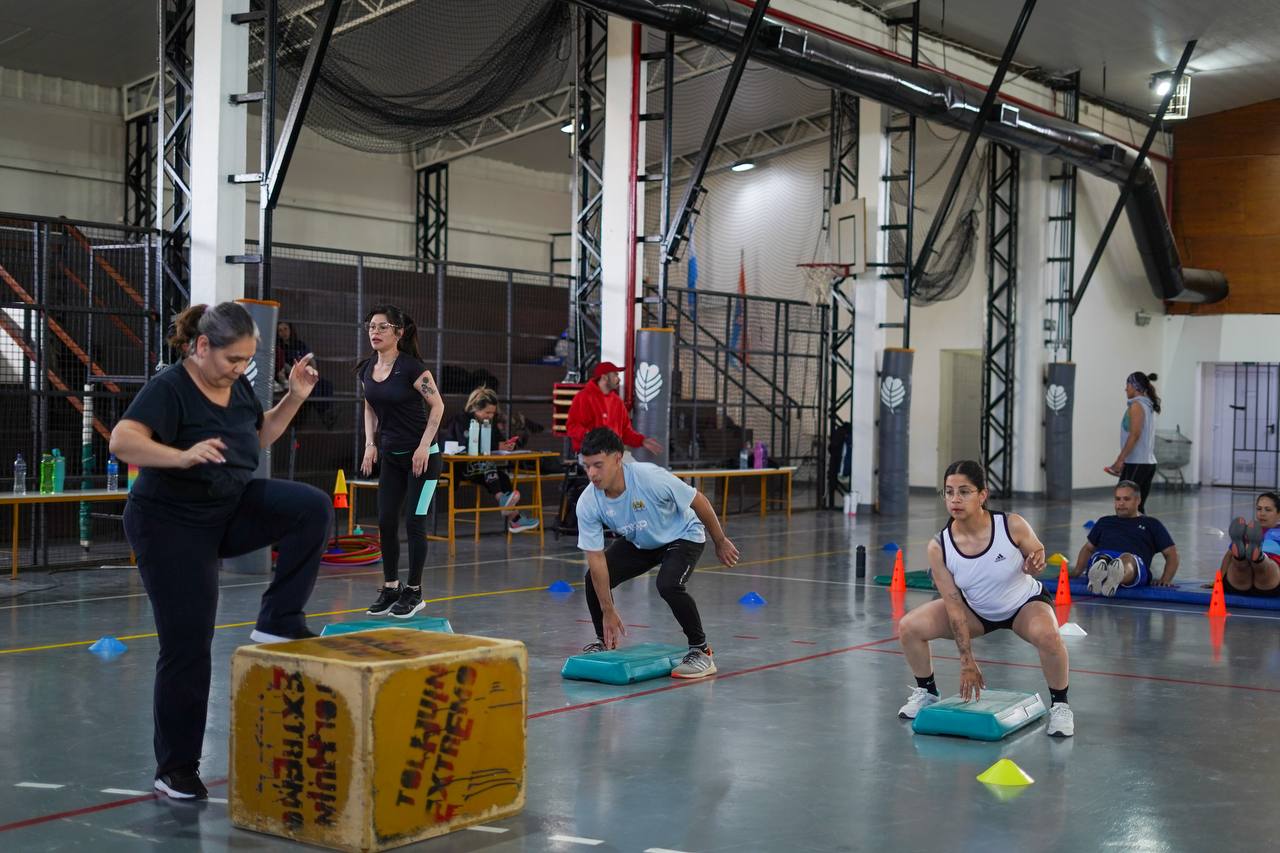 El Municipio de Tolhuin inicia el ciclo deportivo 2026 con una amplia propuesta de disciplinas en el Polideportivo Ezequiel Rivero