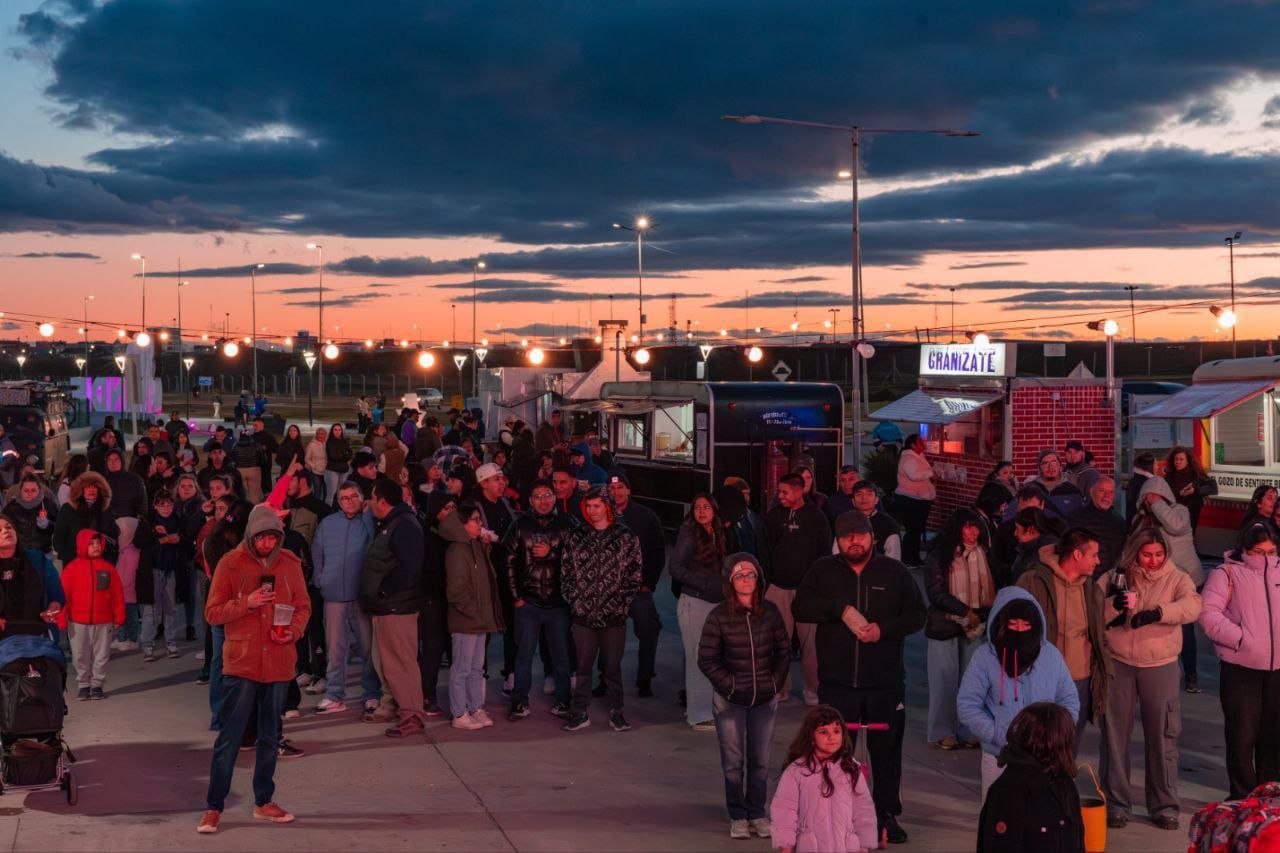 El patio gastronómico tendrá una «Noche de Peña» en el Parque de los 100 Años