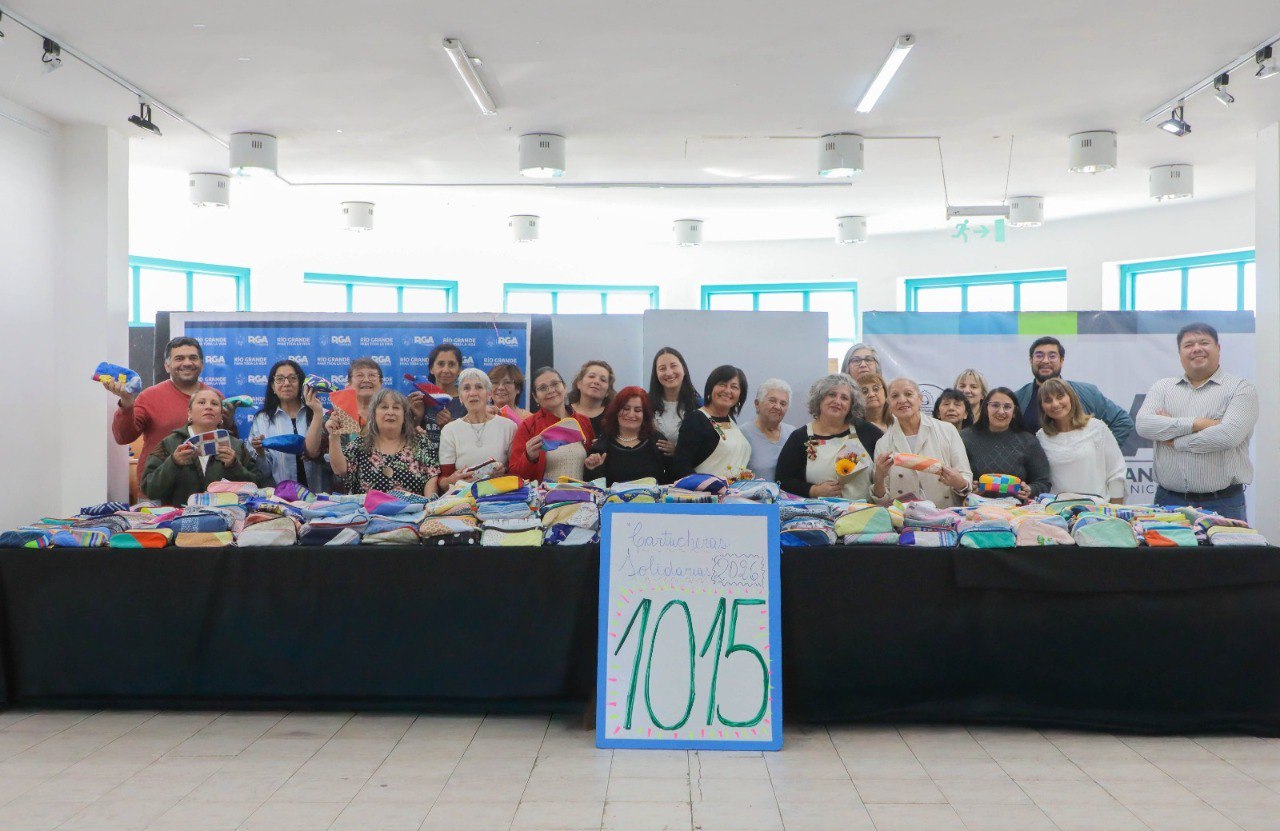 Alumnas del Centro Cultural Alem confeccionaron más de 1010 cartucheras para acompañar el inicio de clases
