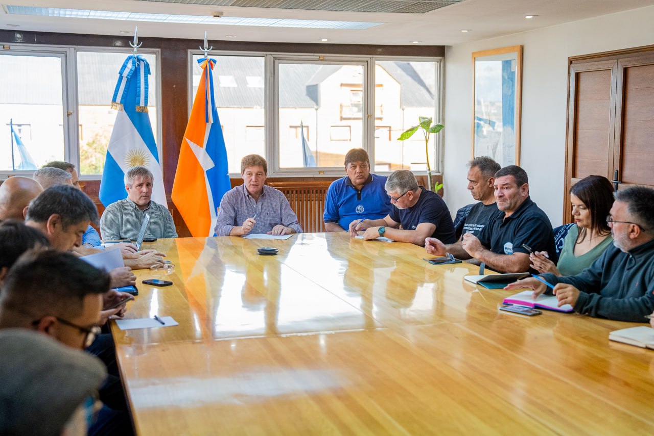 El Gobernador Melella se reunió con gremios estatales y expuso la situación económica de la provincia