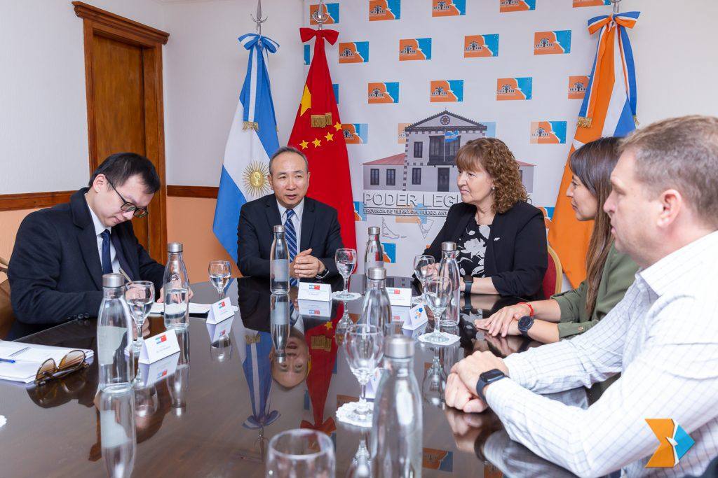 Von Der Thusen solicitó al Embajador de China inversiones para Río Grande