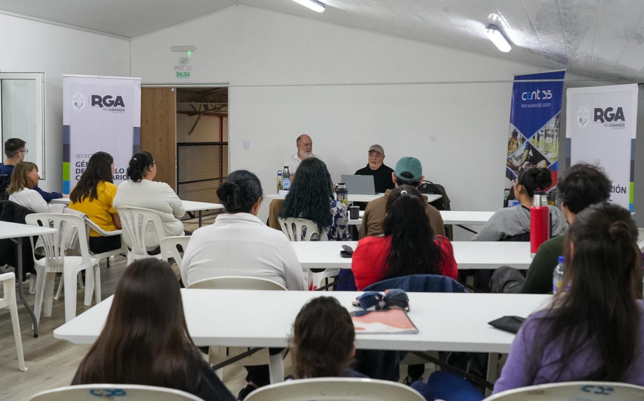 El Municipio promueve espacios de capacitación para la comunidad educativa