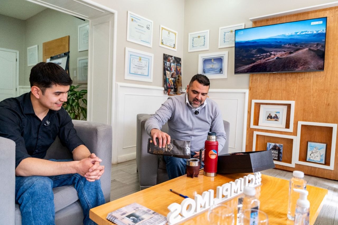 Vuoto se reunió con jóvenes emprendedores que elaboraron una yerba mate fueguina