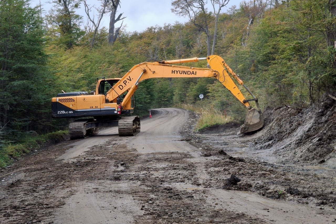 La DPV continúa trabajando en diversos sectores de las Rutas Fueguinas