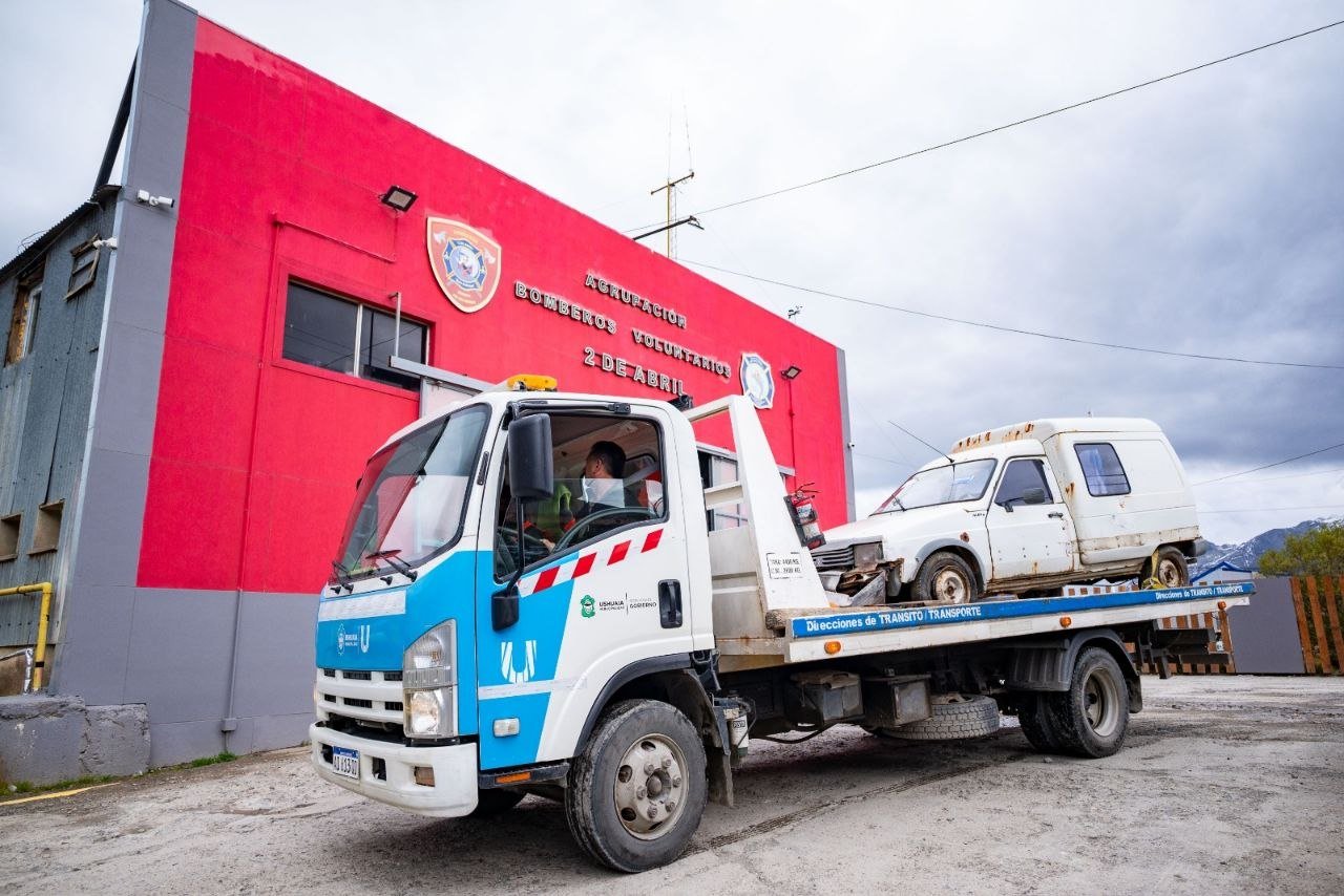 La Municipalidad de Ushuaia donó vehículos para fortalecer la capacitación de Bomberos Voluntarios