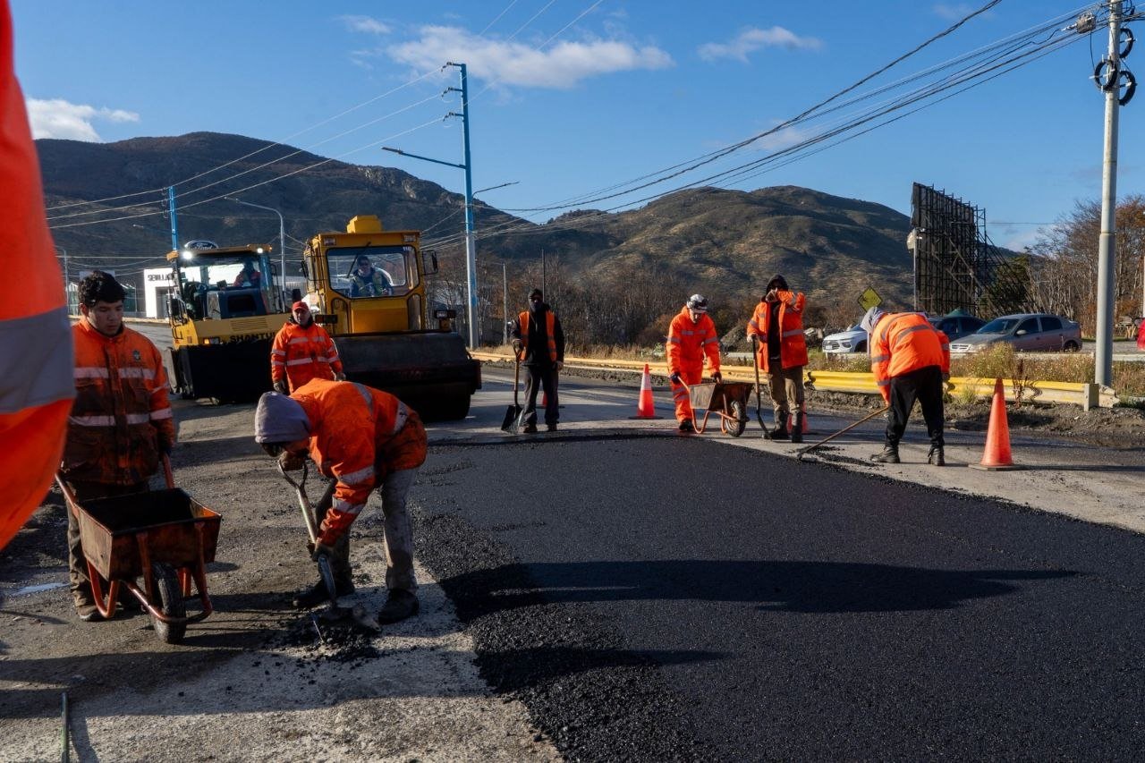 Con producción propia, el Municipio completó la última etapa de repavimentación en Héroes de Malvinas