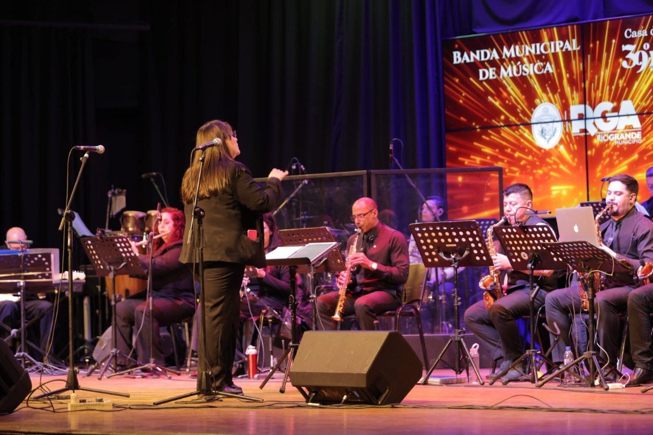 A sala llena, la Casa de la Cultura celebró su 39° aniversario junto a la comunidad 