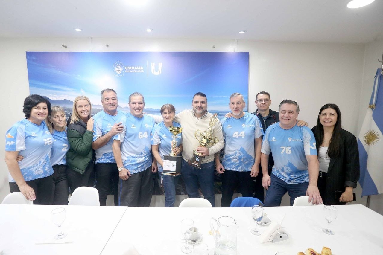Vuoto recibió a la escuela municipal de Newcom +50 Mixto que representará a Ushuaia en Comodoro Rivadavia