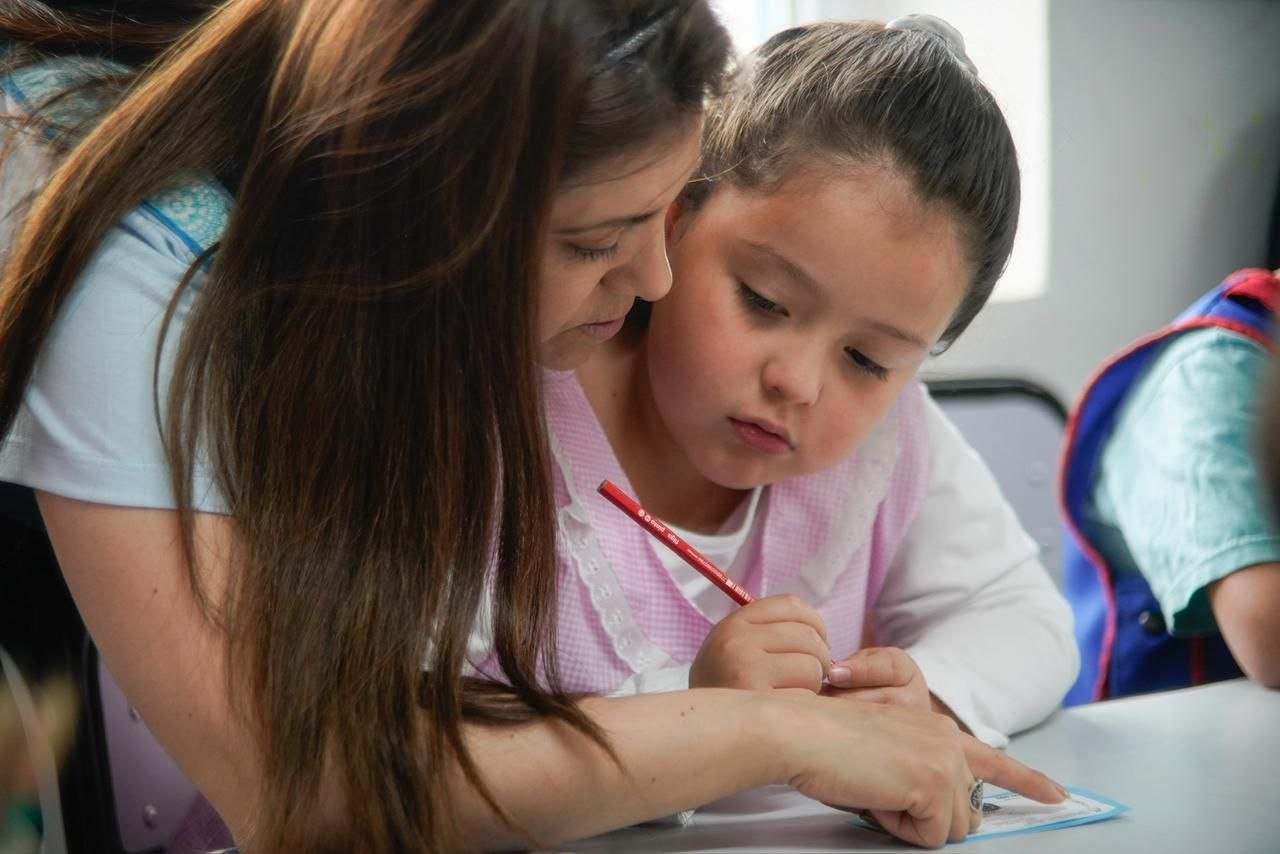 El Gobierno provincial fortalece el acompañamiento a las familias con el programa «conectando con la crianza»