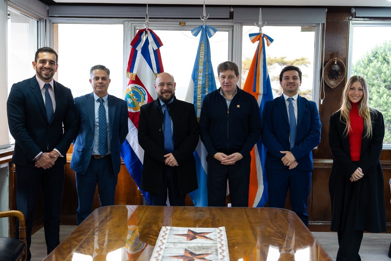 Tierra del Fuego fortalece su agenda internacional con embajadores de Chile, República Dominicana y Costa Rica