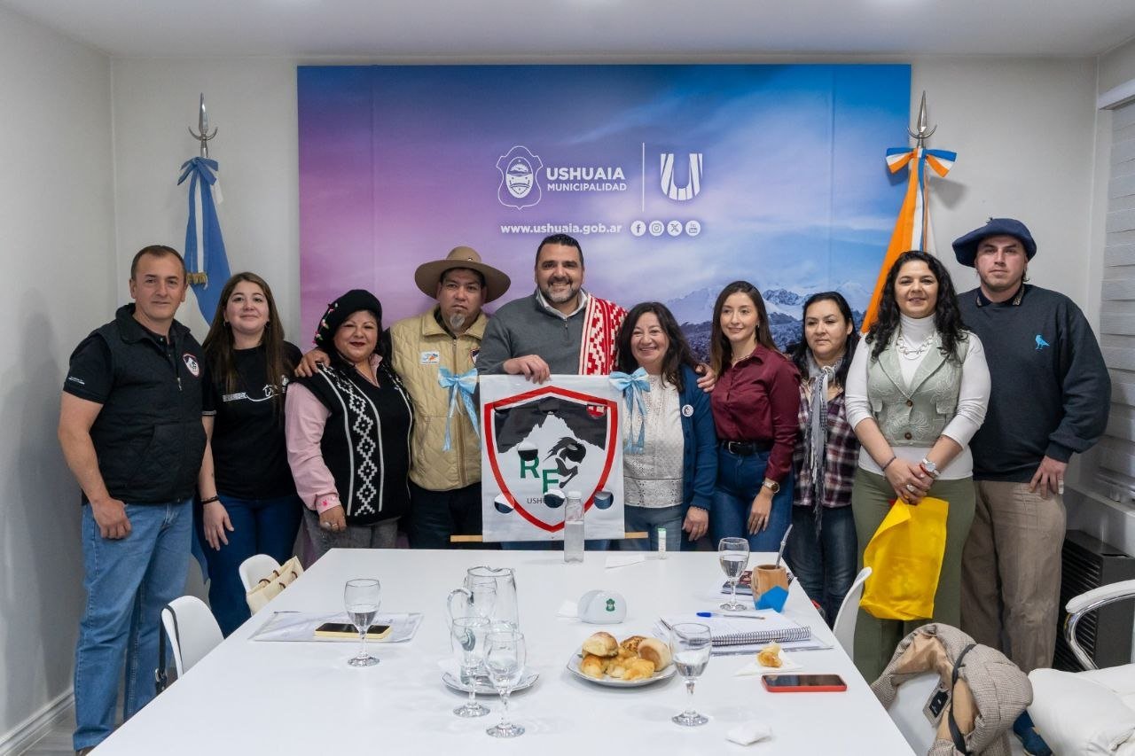 Walter Vuoto recibió a integrantes de la Asociación Retoño Fueguino que preparan su Peña Aniversario