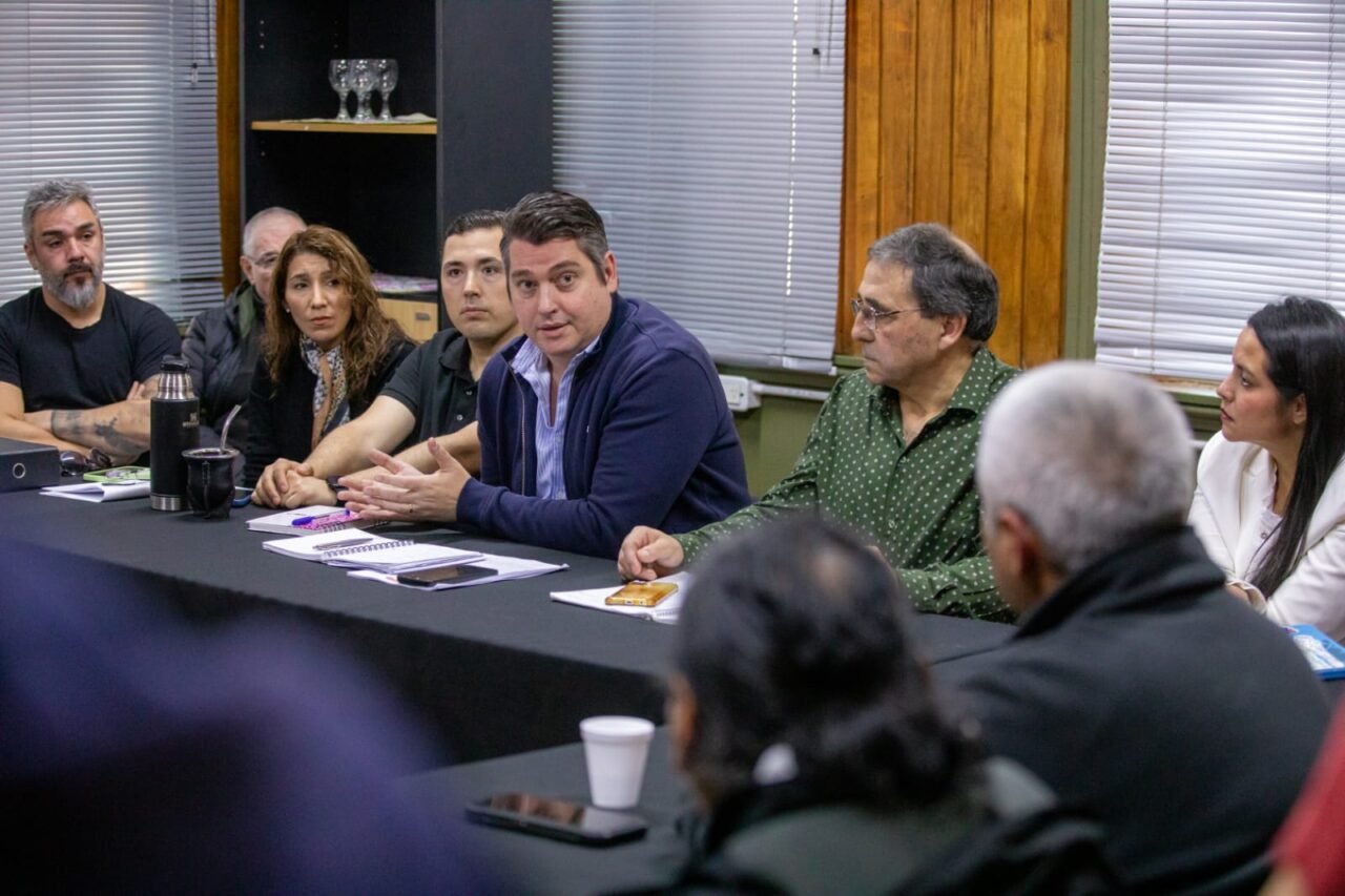 Martín Perez y vecinos analizan proyectos para descomprimir el Puente General Mosconi