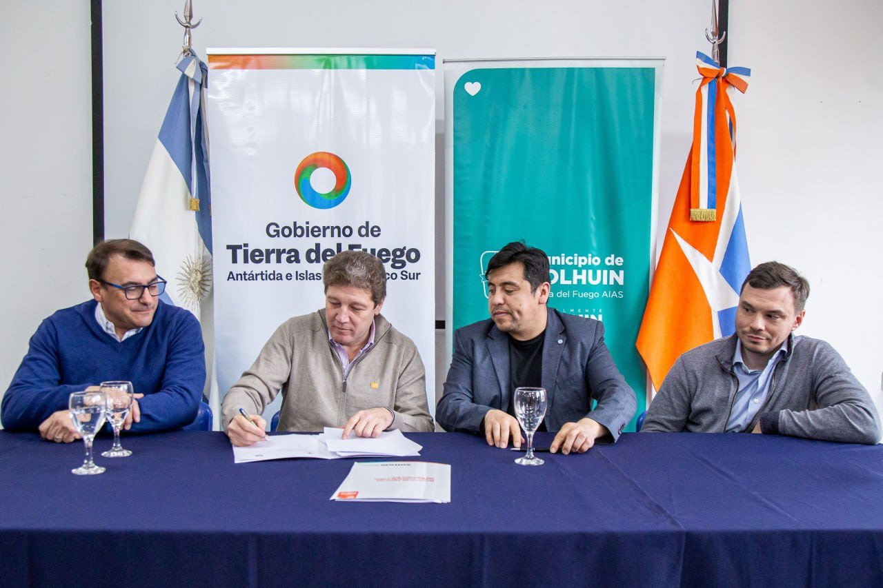 Melella y Harrington firman acuerdo para impulsar la inversión acuícola en Tolhuin