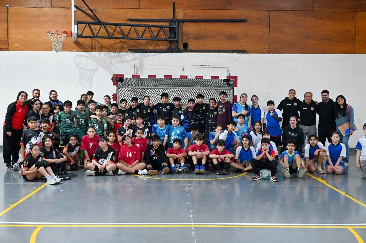 El handball infantil vivió una gran jornada deportiva en Tolhuin